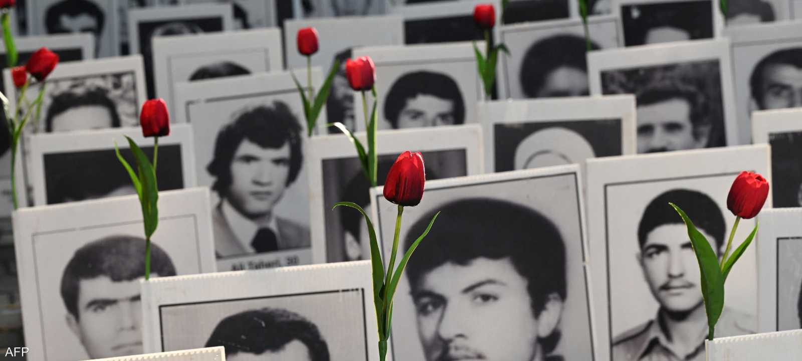 صور لضحايا الإعدام في إيران خلال مظاهرات في باريس