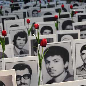 صور لضحايا الإعدام في إيران خلال مظاهرات في باريس