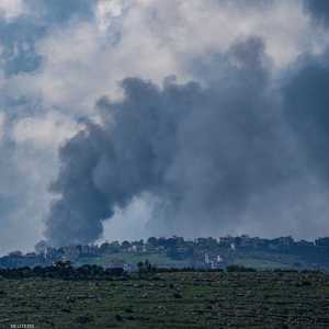دخان يتصاعد عقب غارة إسرائيلية على بنت جبيل، جنوب لبنان