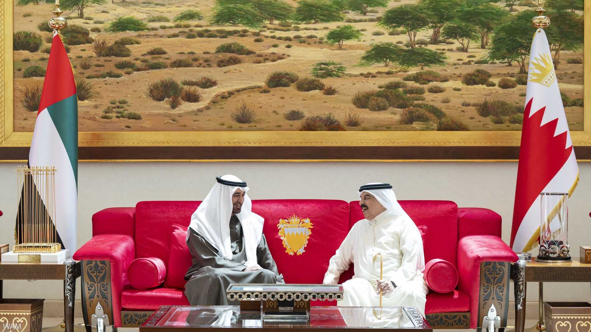 رئيس الإمارات وملك البحرين يبحثان المستجدات الإقليمية 