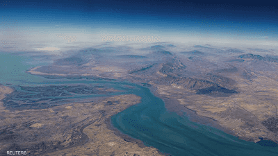 بين البحر والسماء .. كيف تُسيطر واشنطن على مضيق هرمز؟