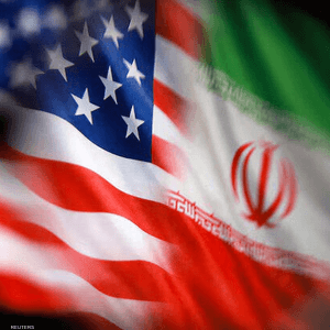 علما أميركا وإيران في صورة توضيحية