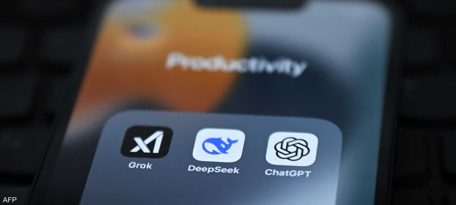 آبل هددت بحذف تطبيق غروك من متجرها