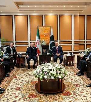 إيران وباكستان يجريان مباحثات مكثفة