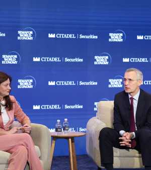 ستولتنبرغ قال إن الغرب كان عليه دعم أوكرانيا في وقت أبكر