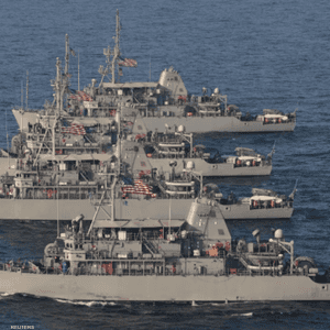 سفن مكافحة الألغام  تجري مناورة في بحر العرب (أرشيفية)