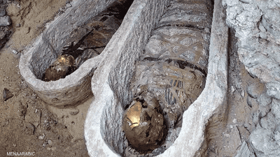 كشف مقبرة رومانية نادرة في مصر.. وألسنة ذهبية