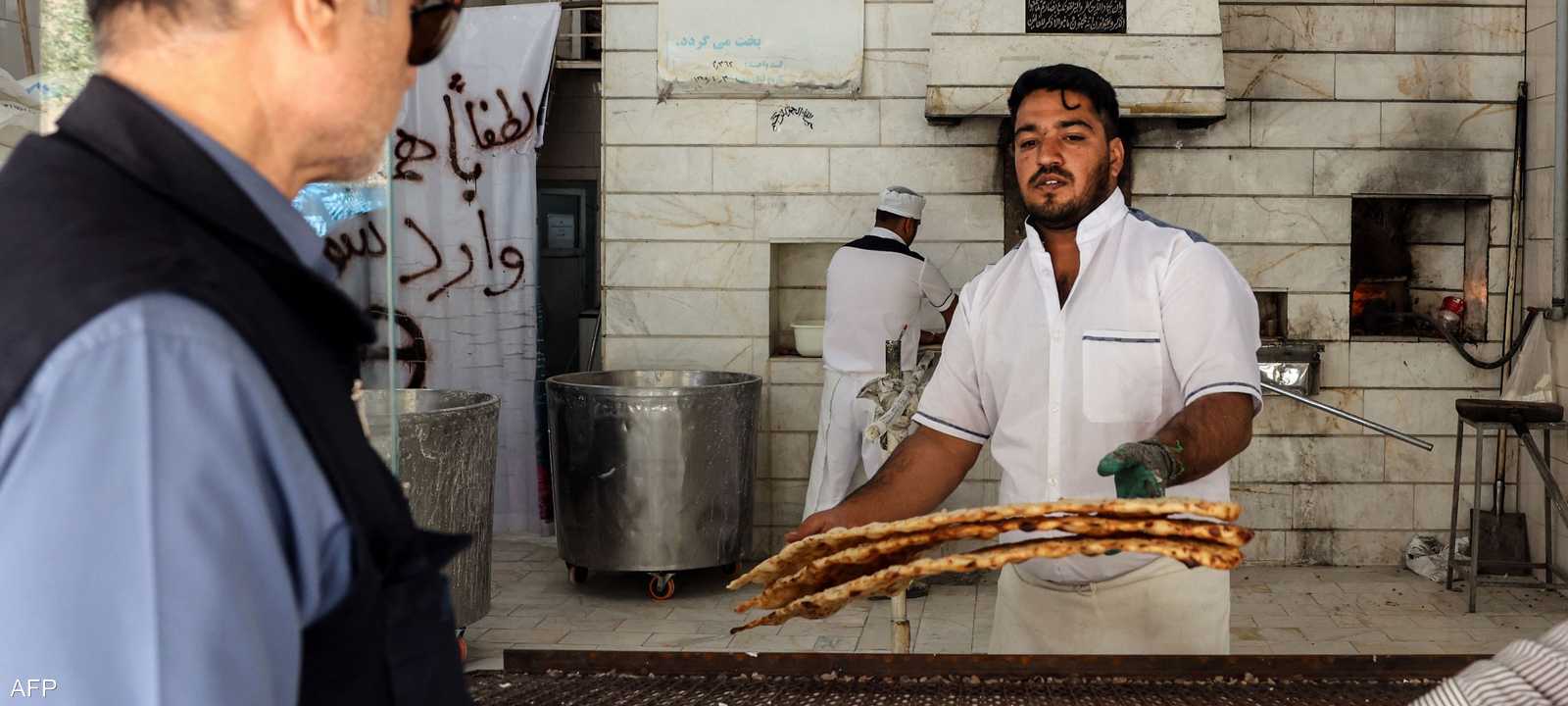 قفزت أسعار الخبز والحبوب في إيران بنحو 140 بالمئة