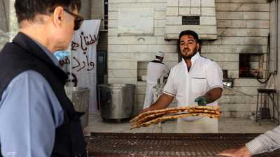 تحت وطأة الغلاء.. الإيرانيون مجبرون على "قرارات مؤلمة"