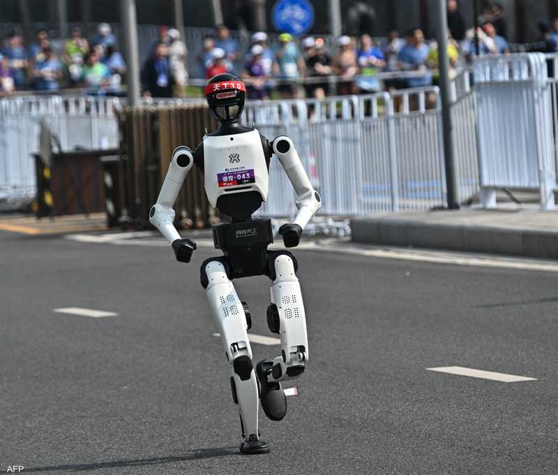 روبوت في سباق نصف ماراثون بكين