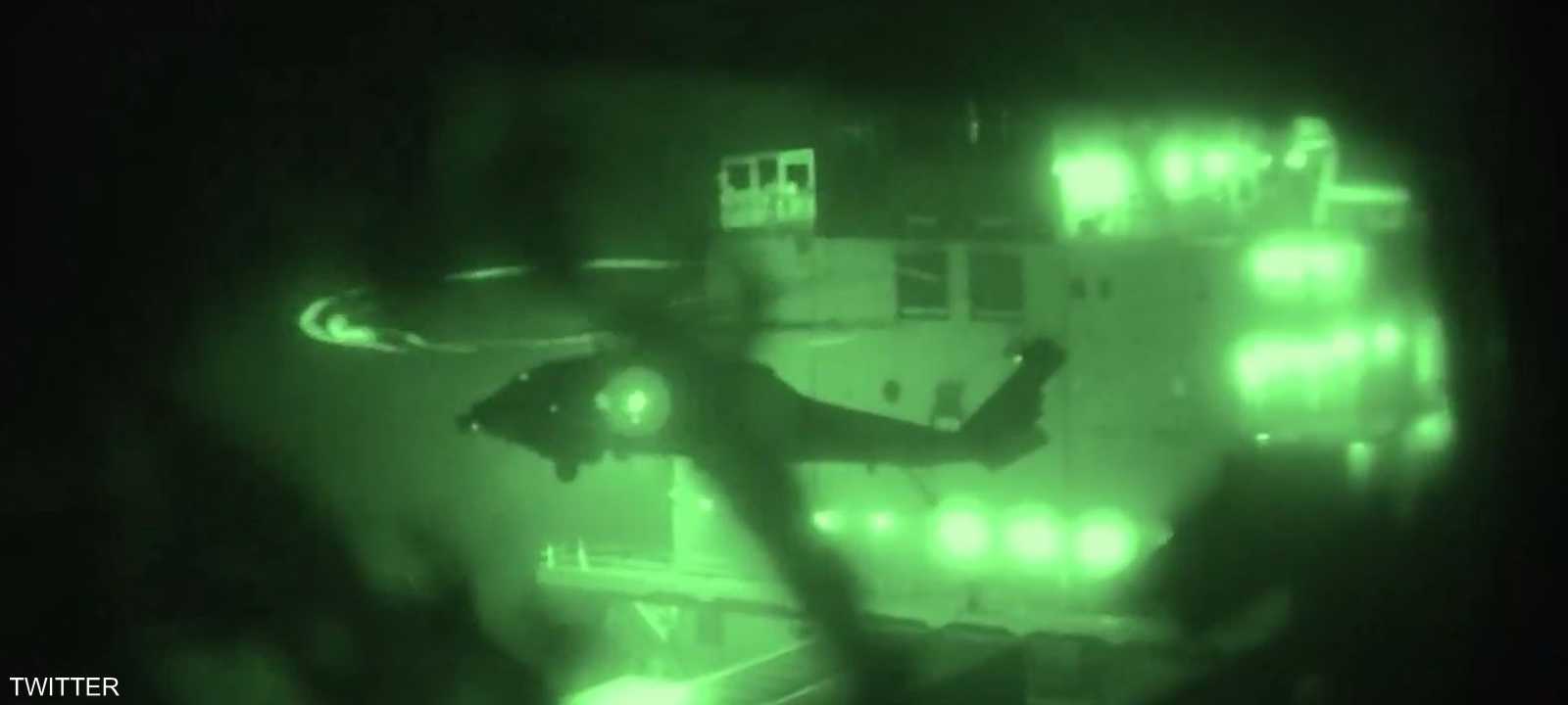 المارينز في طريقهم للسيطرة على السفينة الإيرانية