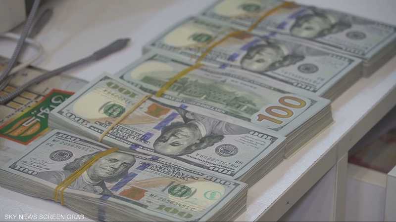 إدارة ترامب علقت شحنات الدولار إلى العراق