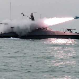 أرشيفية لزورق تابع للحرس الثوري الإيراني