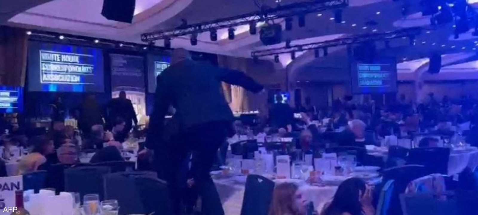 من داخل فندق هيلتون واشنطن بعد سماع إطلاق النار