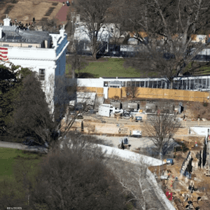 أعمال بناء قاعة الاحتفالات بالبيت الأبيض في واشنطن