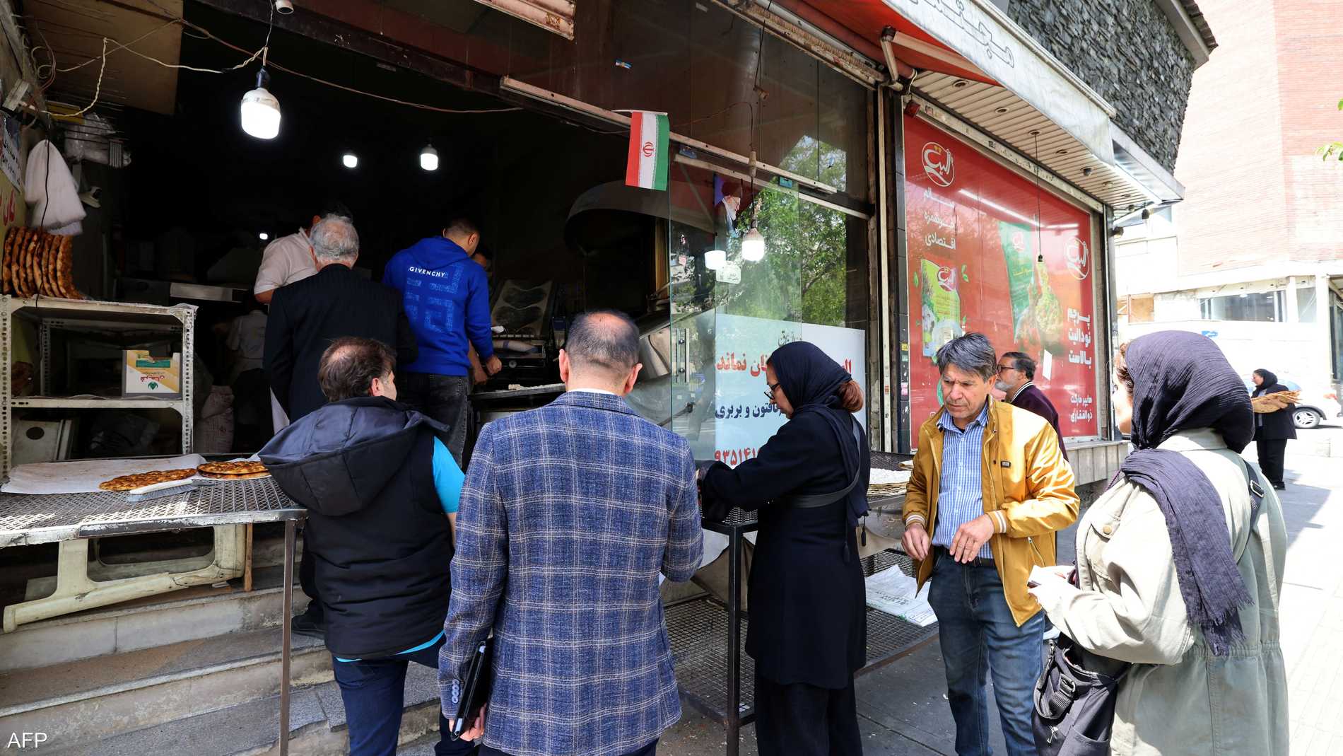 تأخر الرواتب في إيران.. أزمة جديدة ترهق "جيوب المواطنين" 