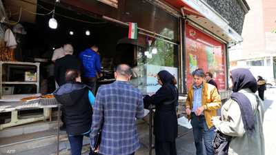 تأخر الرواتب في إيران.. أزمة جديدة ترهق "جيوب المواطنين"