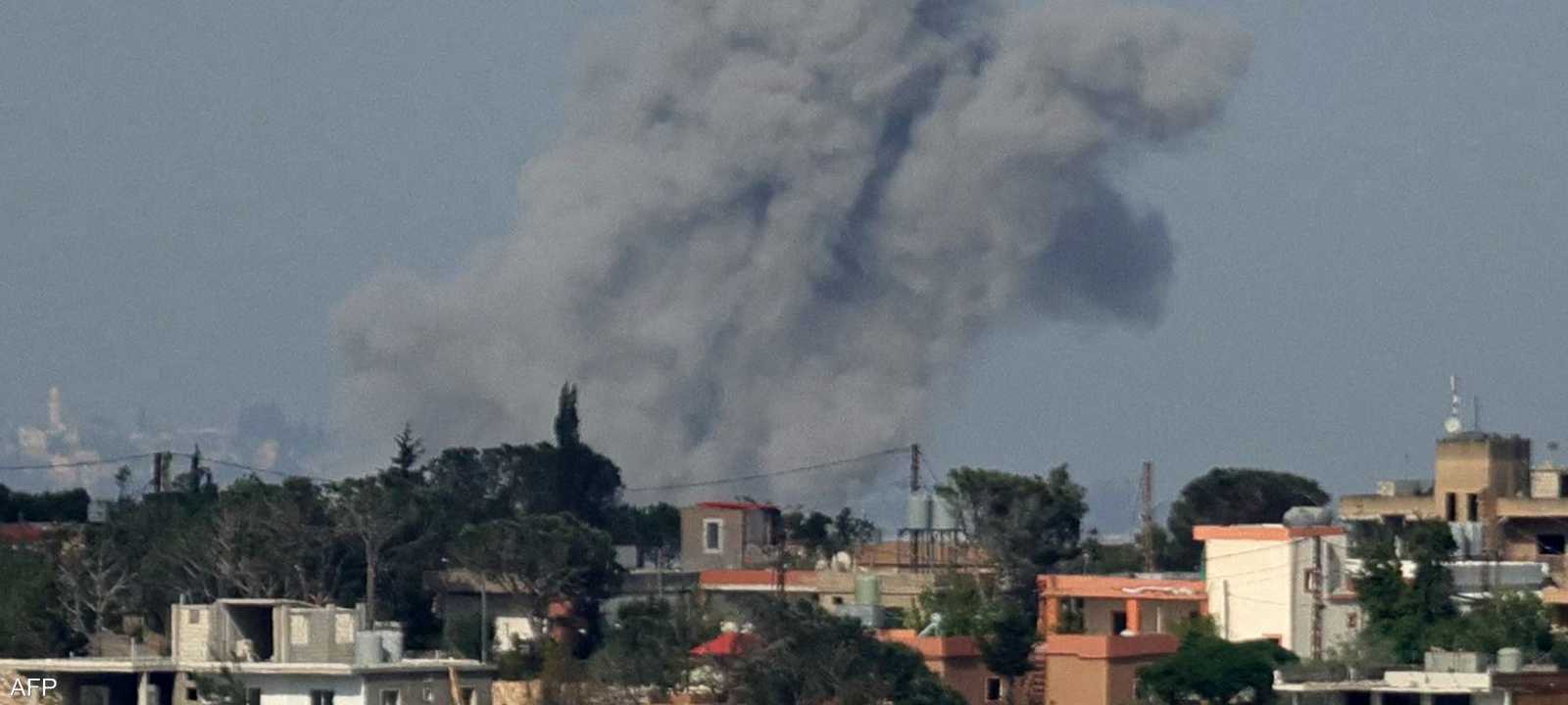 دخان يتصاعد من موقع غارات إسرائيلية على جنوب لبنان