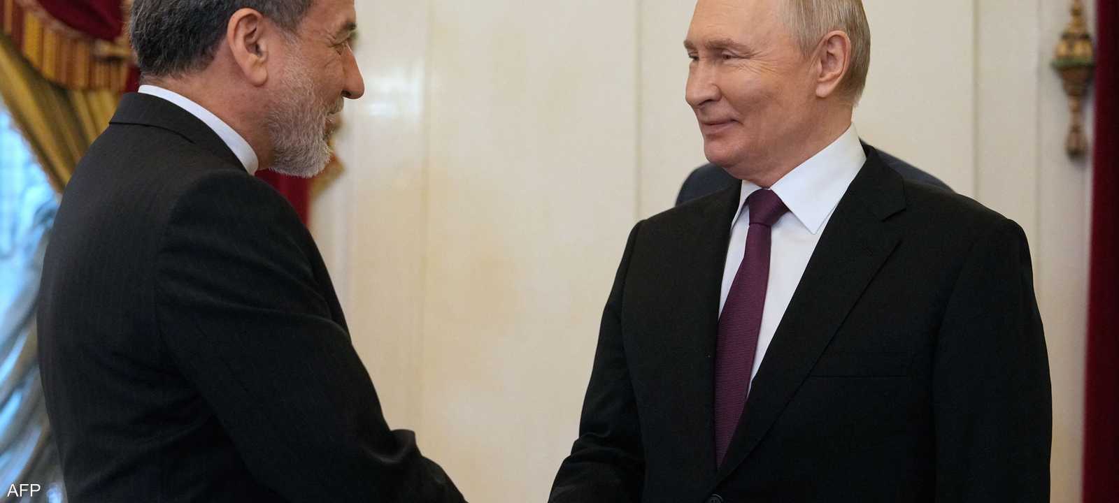 يقول التقرير إن روسيا ترسل مكونات المسيّرات إلى إيران