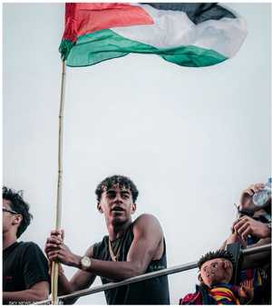 لامين يامال رفع علم فلسطين