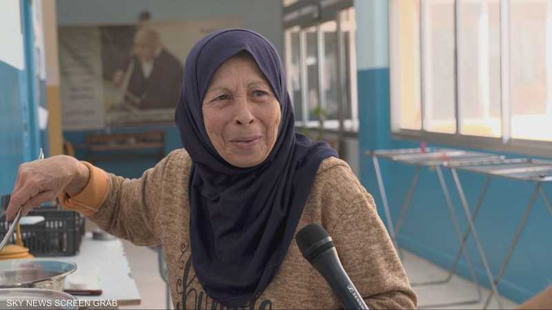 كاميرا سكاي نيوز عربية تواكب حياة أسرة نازحة في جنوبي لبنان