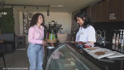 رغم الغارات.. سكان بعض بلدات جنوبي لبنان يواصلون نشاطهم