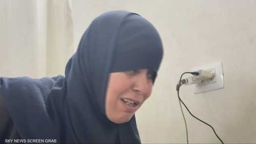 وسام.. كفيفة من غزة تواسي زوجها المريض بالغناء