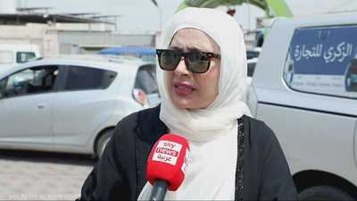 أزمة الغاز تدفع نساء في عدن للبحث عنه في المحطات