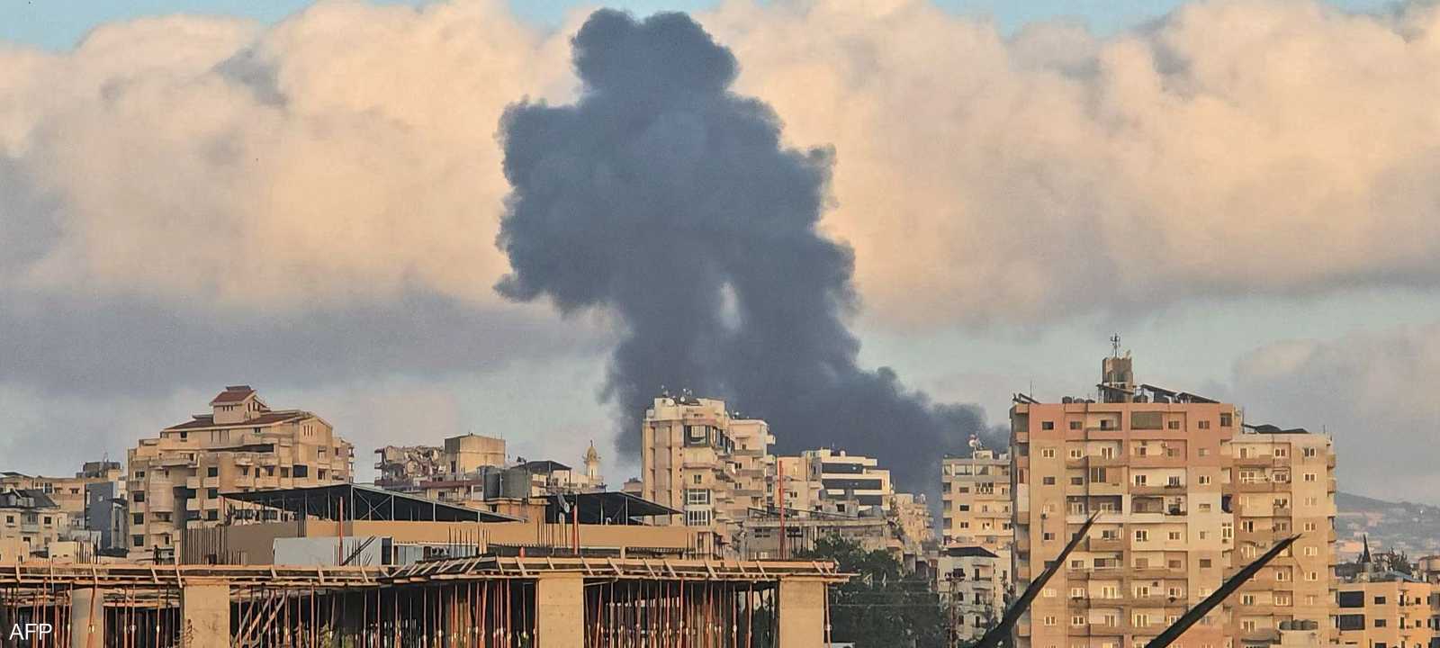 الدخان يتصاعد في سماء مدينة صور (أرشيفية)