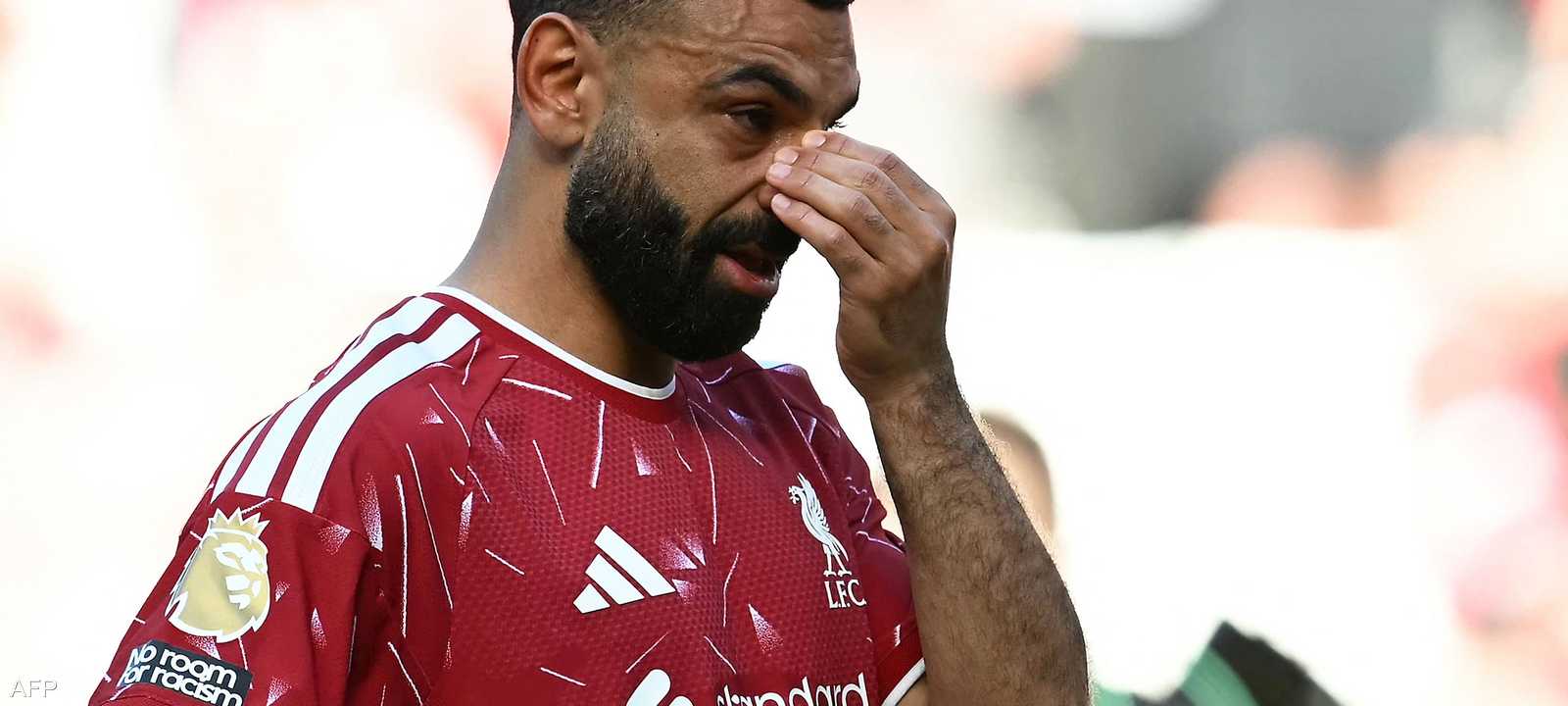 محمد صلاح باكيا في يوم وداع ليفربول