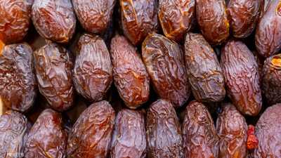 يرتبط بالهضم والطاقة.. ما أفضل وقت لتناول التمر؟