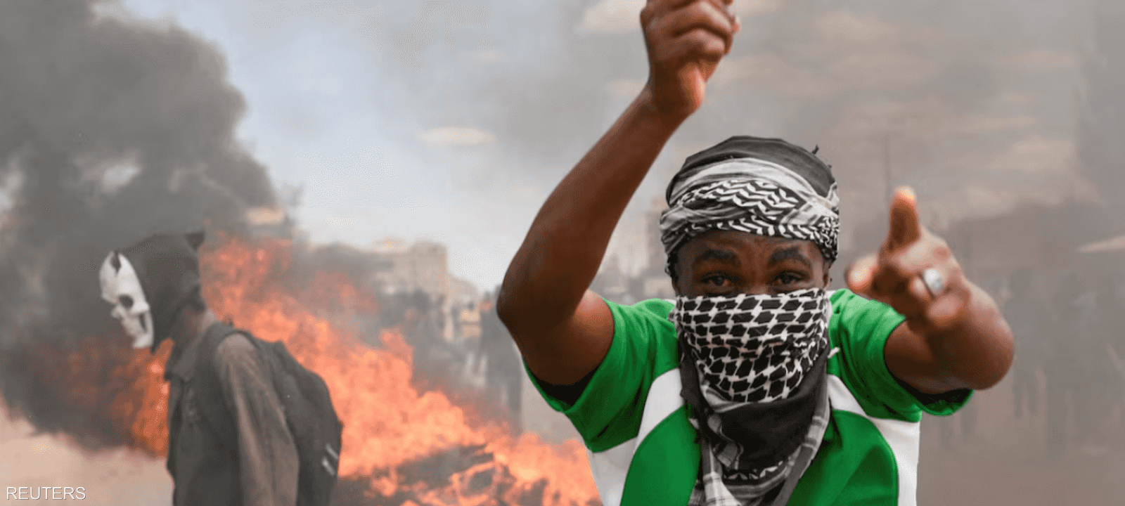 محتج ضد خطة أميركية لإقامة منشأة للحجر الصحي لمكافحة إيبولا
