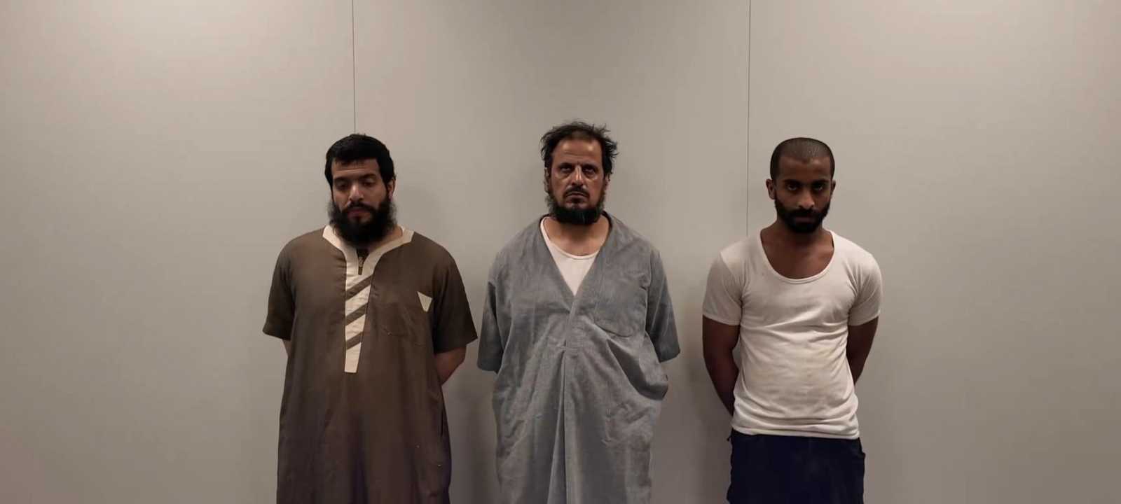 السجناء الثلاثة بعد القبض عليهم
