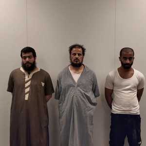 السجناء الثلاثة بعد القبض عليهم