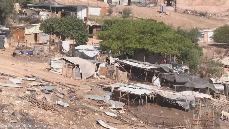 سكان "الخان الأحمر" يؤكدون إصرارهم على البقاء في قريتهم