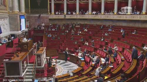 فرنسا تقر قانونا جديدا ضد الاعتداءات على أطفال المدارس