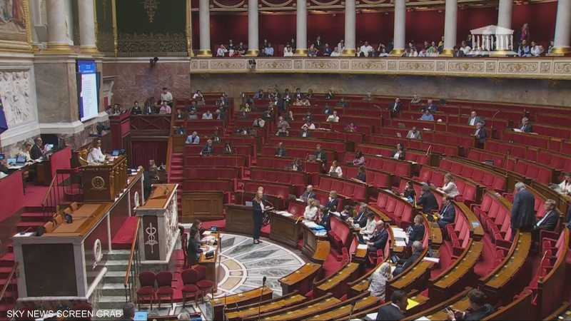 فرنسا تقر قانونا جديدا ضد الاعتداءات على أطفال المدارس