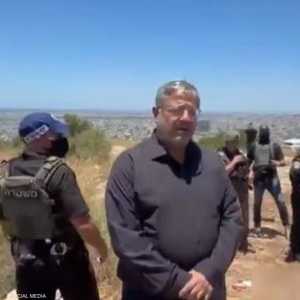 بن غفير ظهر بجانب جثة أحد منفذي هجوم وسط إسرائيل