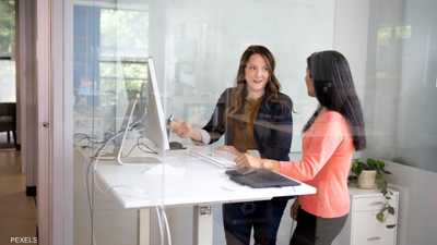 الوقوف أثناء العمل.. تحسين للصحة أم مصدر لمشكلات جديدة؟