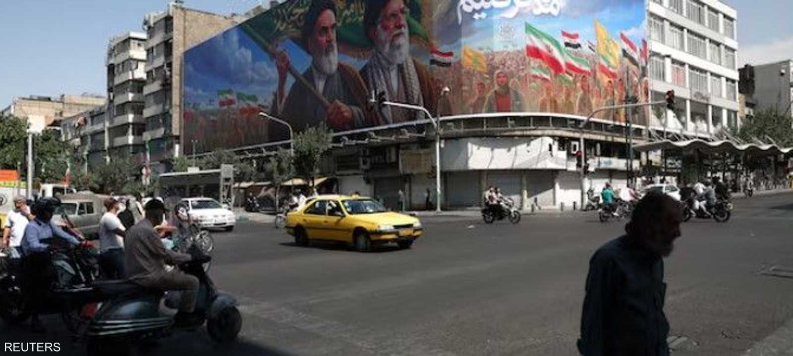 إيران تواصل نفي "موعد الأحد"