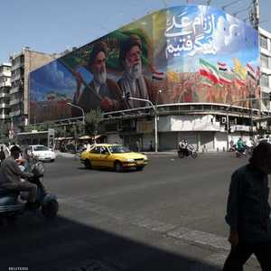 إيران تواصل نفي "موعد الأحد"