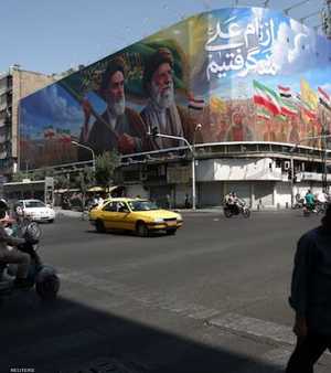 إيران تواصل نفي "موعد الأحد"