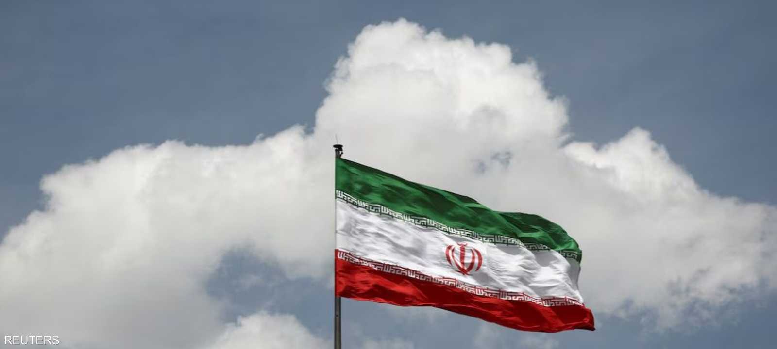 العلم الإيراني يرفرف في طهران (أرشيفية)