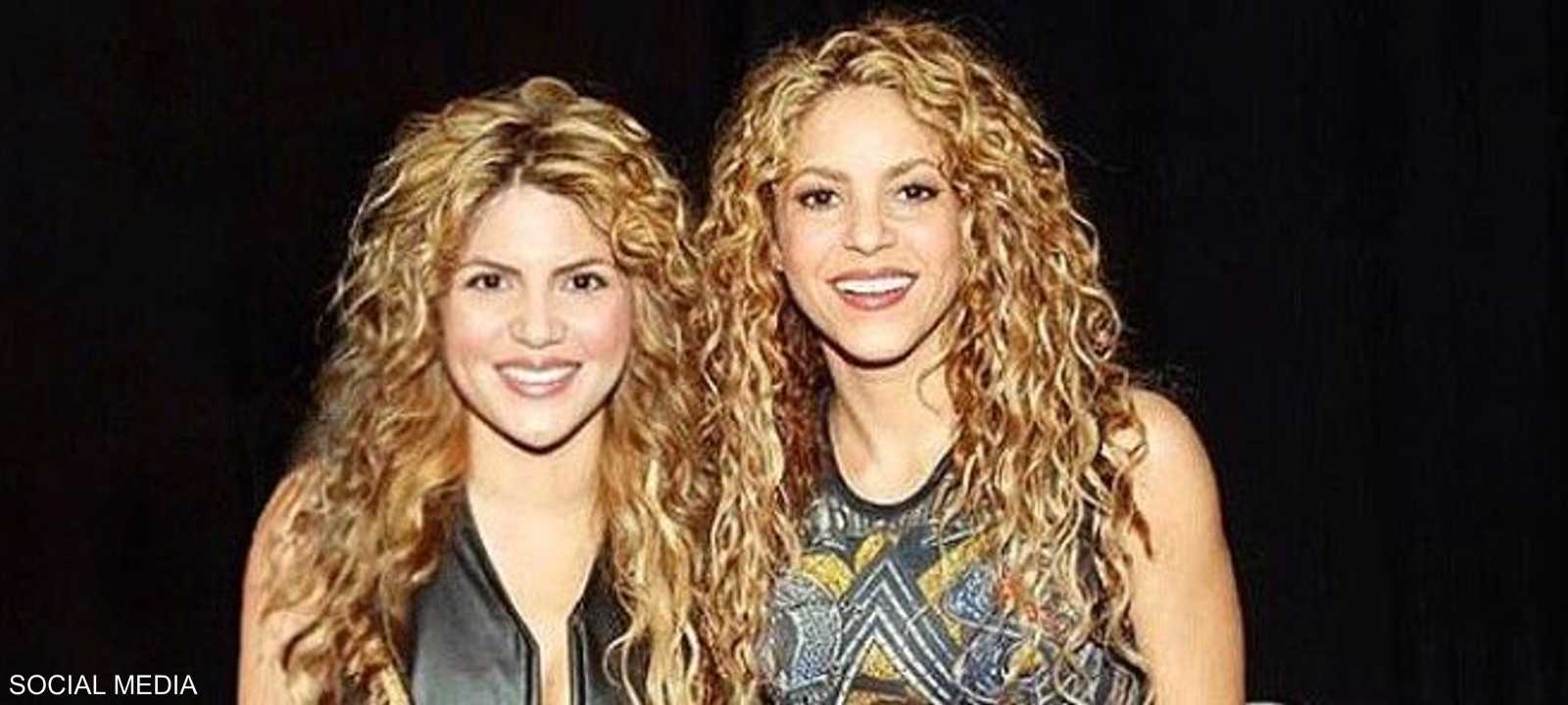 المغنية والمقلدة الفنزويلية ريبيكا مايلانو مع شاكيرا
