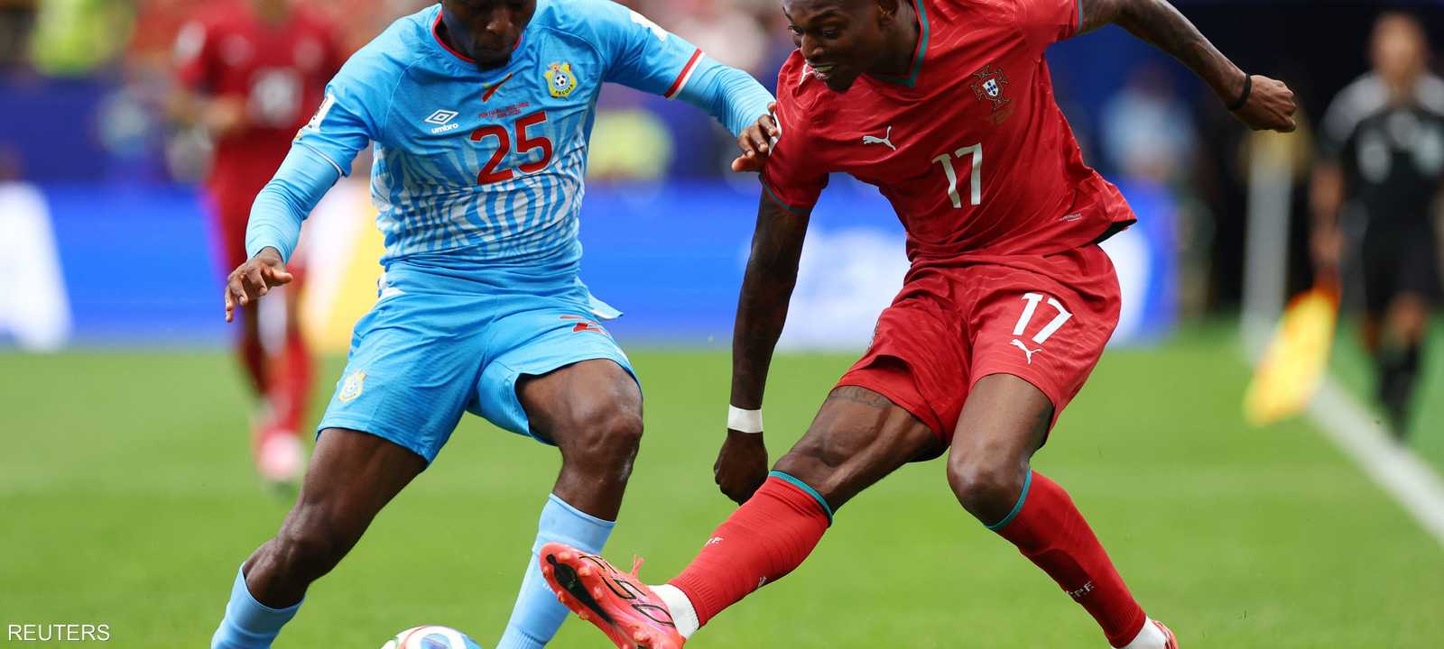 لياو في التحام مع لاعب الكونغو إيدو كايمبي