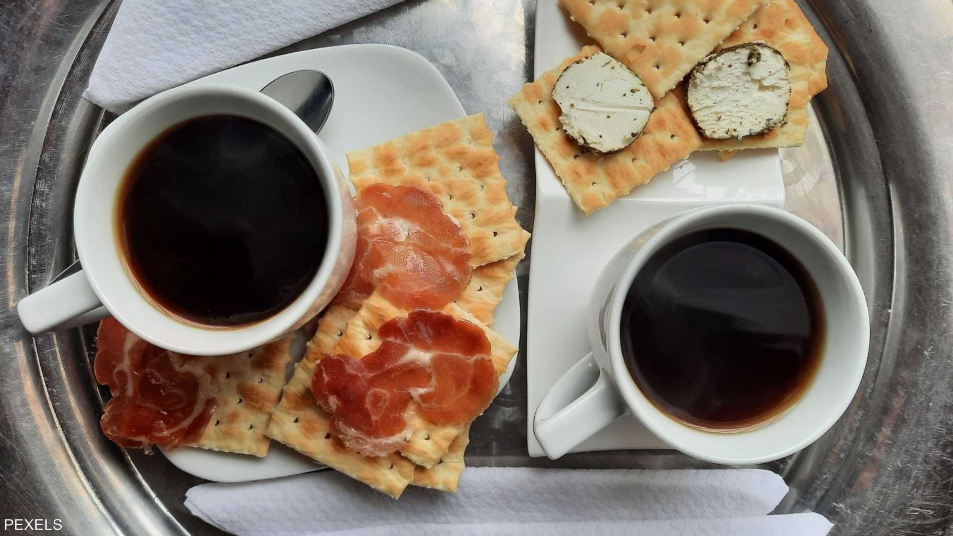 القهوة قبل الإفطار أم بعده.. أيهما أفضل لصحتك؟ 