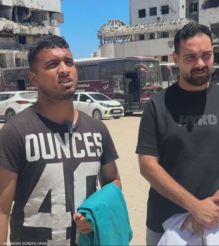 ممرضان في قطاع غزة يتحديان البطالة ويتحولان إلى بائعين