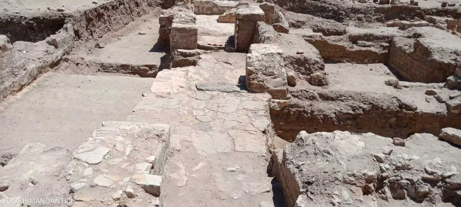 تم اكتشاف أجزاء جديدة من معبد القصر القديم بالواحات البحرية
