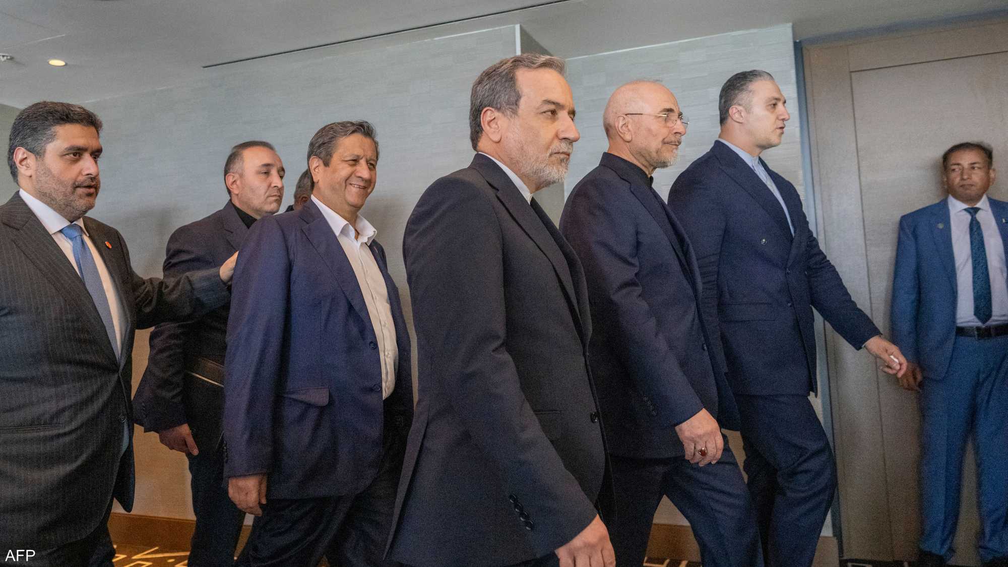 يقود رئيس البرلمان محمد باقر قاليباف الوفد الإيراني 