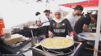 شيف فلسطينية تقدم الكنافة النابلسية للجماهير في سياتل